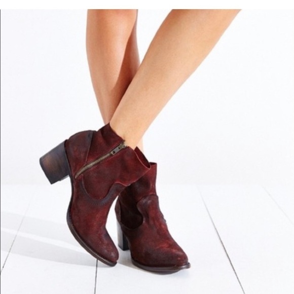 Freebird by Steven Onyx handcrafted bootie, in wine suede. - Picture 7 of 7